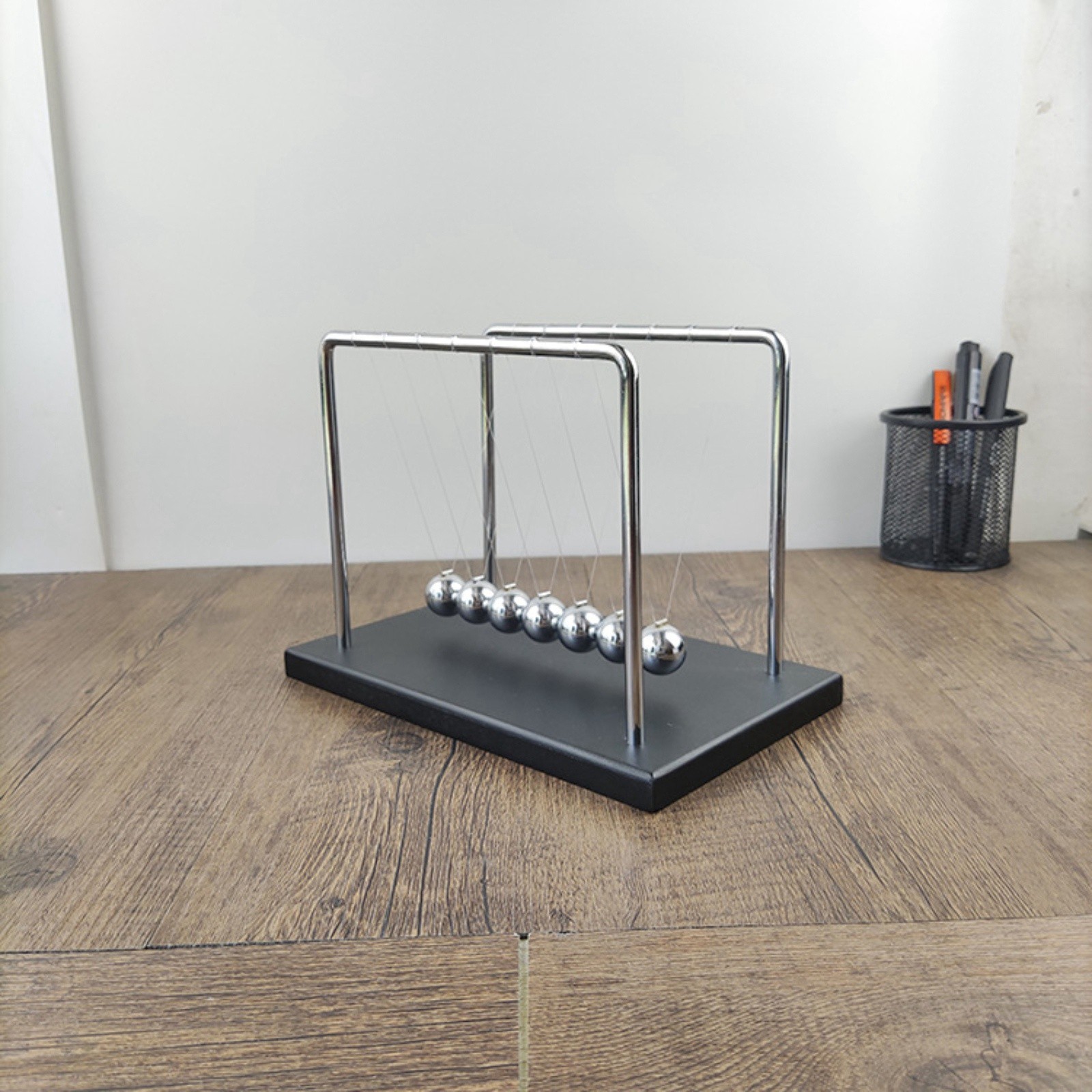 Newton Cradle Large - 7 Balls Mechanic Curve Newton Pendulum